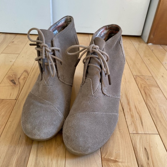 Toms Shoes - Tom’s Women’s beige wedges. Size 8.5